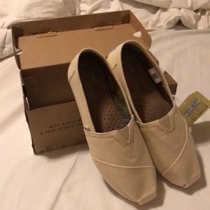 Toms Brand New in Box 6.5
